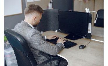 Office 2013, 2019, 2021 Professional Plus – który klucz kupić do starszego komputera?