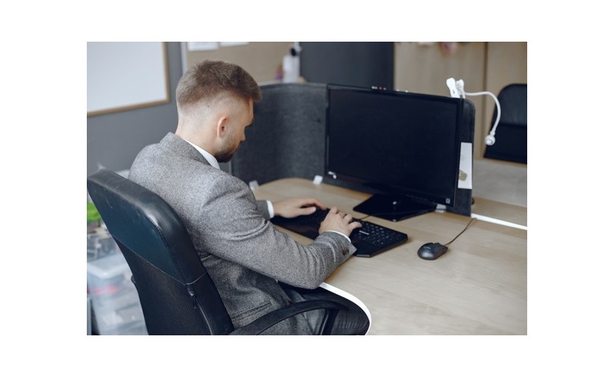 Office 2013, 2019, 2021 Professional Plus – który klucz kupić do starszego komputera?